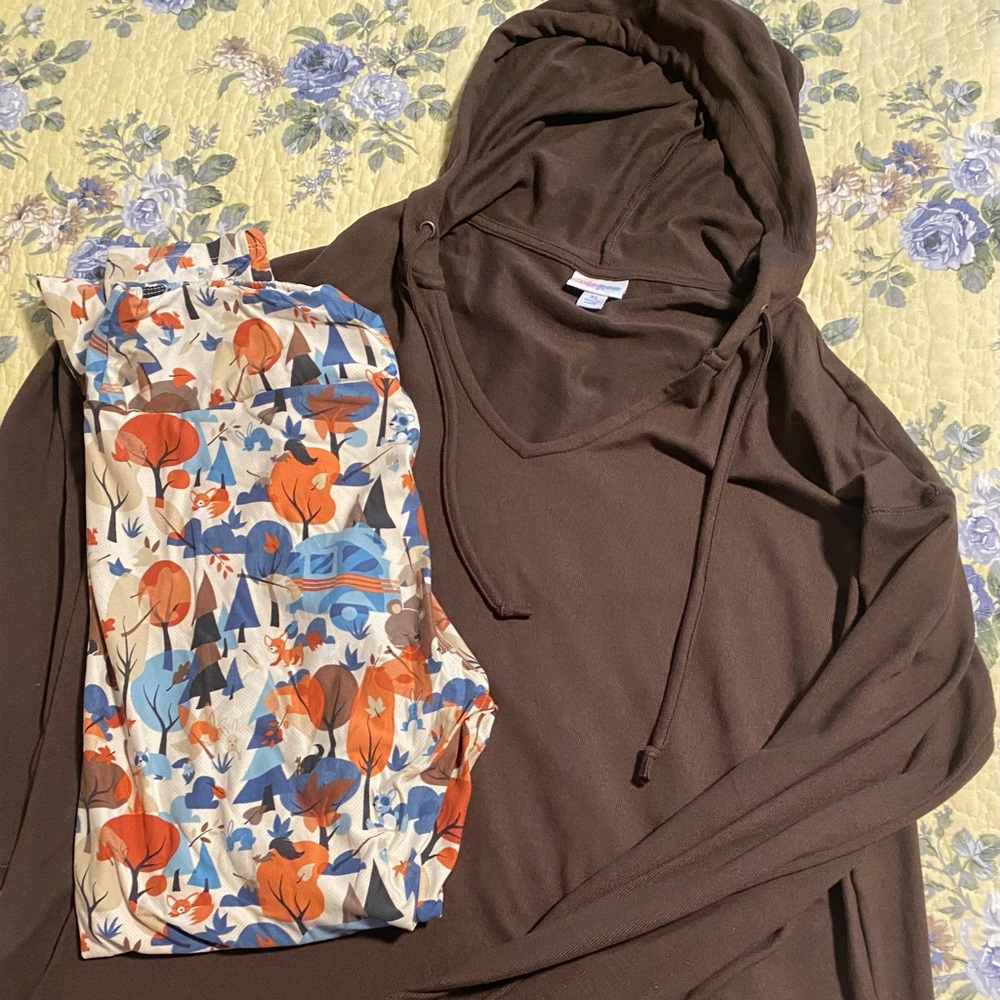 Lularoe Eliza top and leggings.